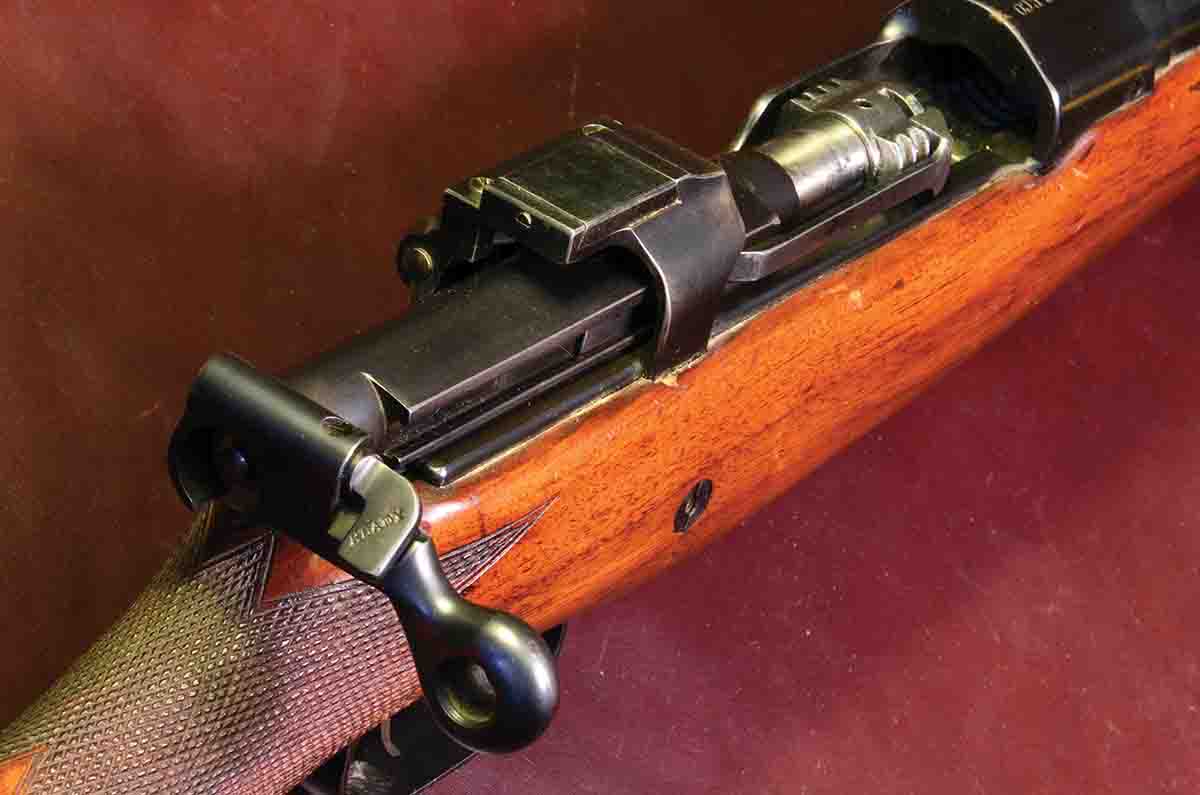 The Ross’s interrupted- thread locking lugs were modeled on naval guns of the time, and were immensely strong – reputedly able to withstand 120,000 psi. Charles Newton copied the lug design for his rifles, and the later Weatherby Mark V was a  variation on it.